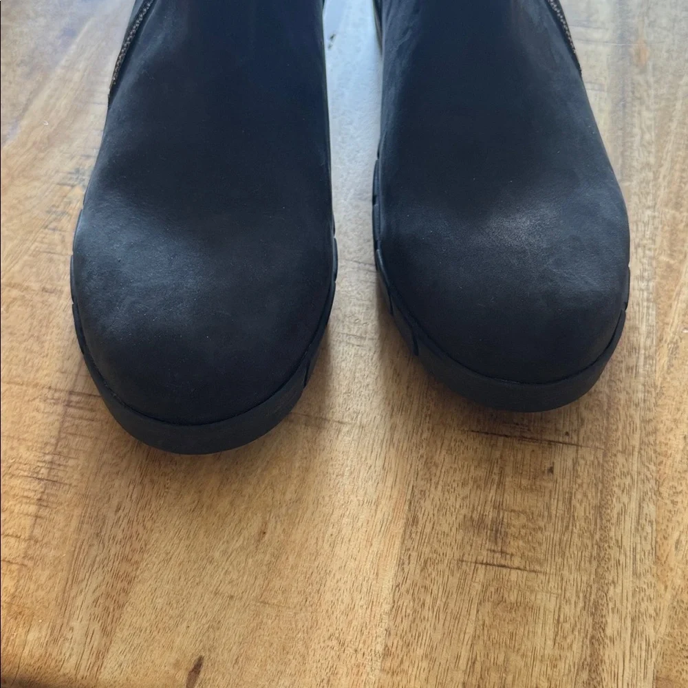 Wolky sleek black
